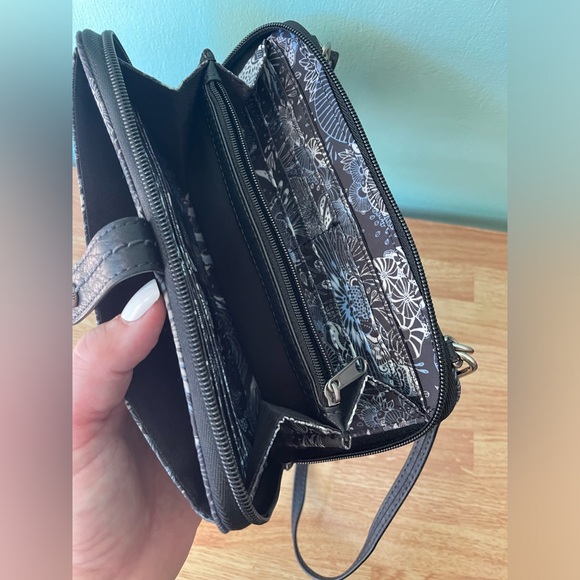 SAKROOTS Navy Sea Turtle Wallet Wristlet Crossbody - Picture 5 of 6